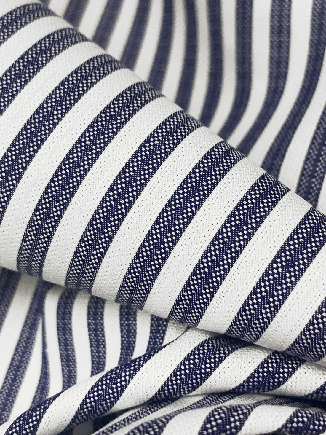 Dark Catalina Blue/White 100% Cotton Vertical Stripe Weave Shirting 58W