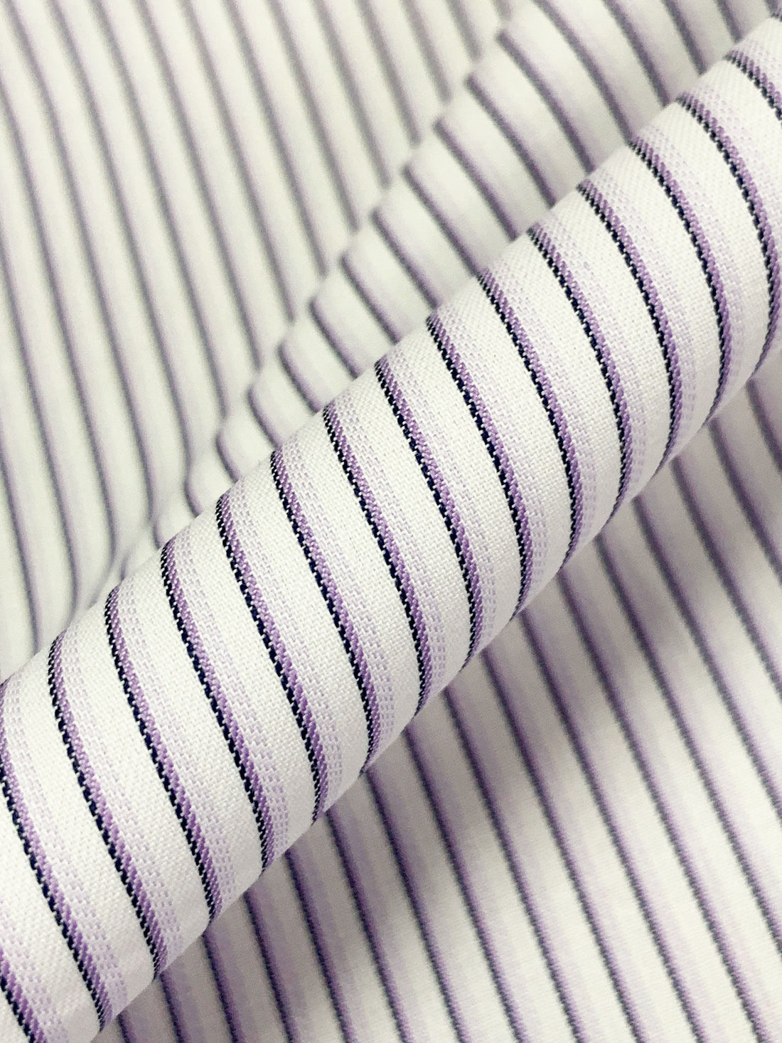 White/Lilac/Midnight Navy 100% Cotton Vertical Stripe Weave Shirting 56W