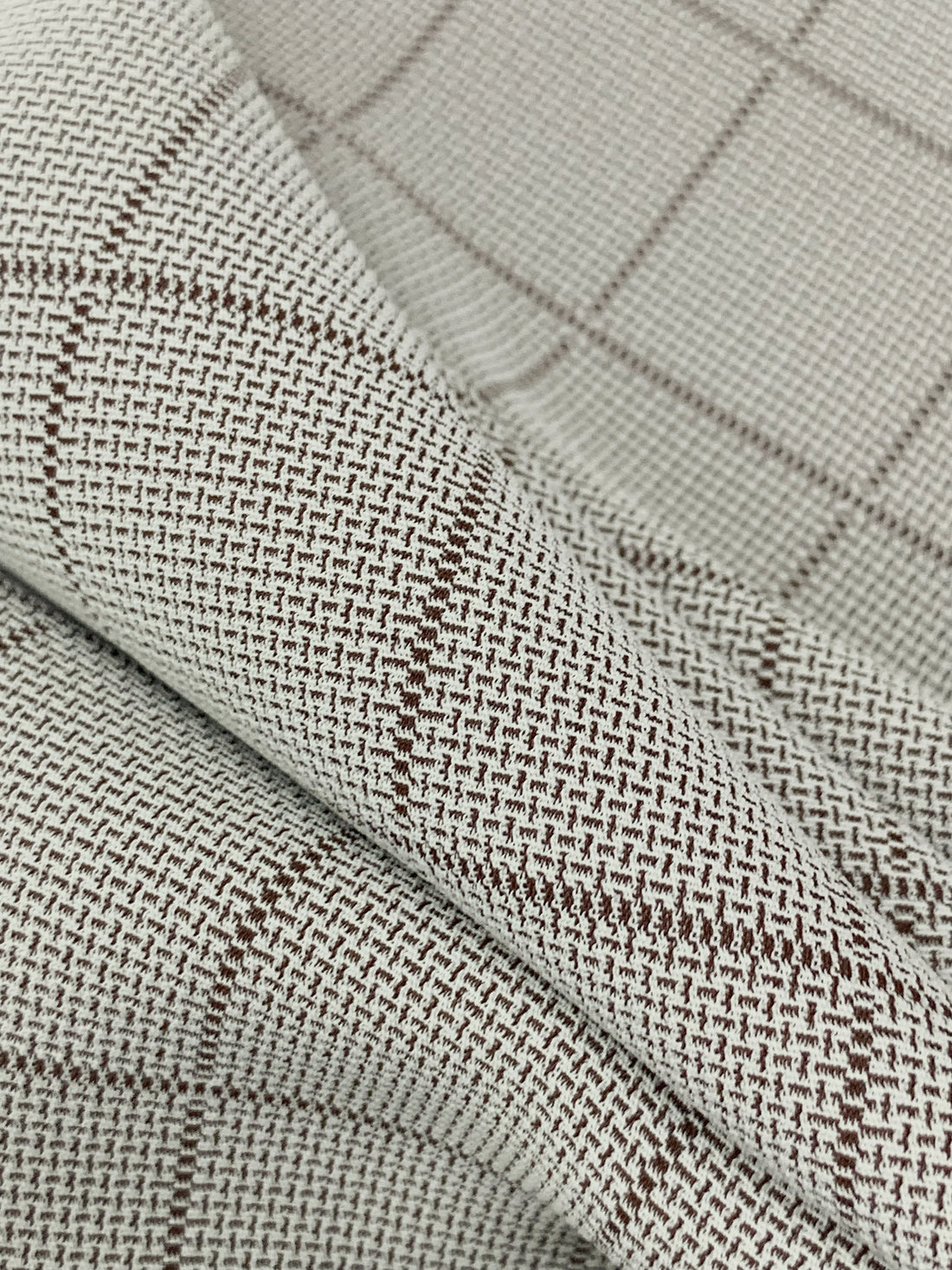 Rich Mahogany/White 100% Acetate Novelty Windowpane Drapey Suiting 53W