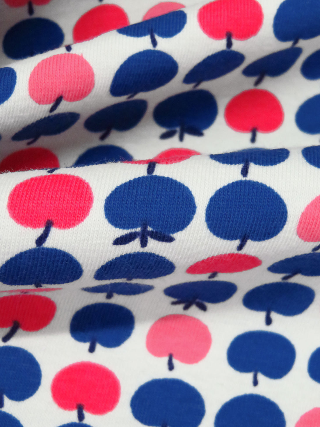 Off-White/Desire Red/Yale Blue/Multi Cotton/Lycra Apple Print Laguna Jersey Knit - Robert Kaufman - 58W