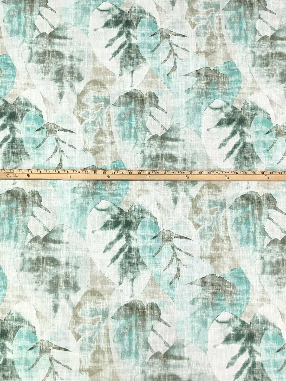 Medium Turquoise/Rifle Green/Off-White 100% Polyester Painterly Floral Print Home Decor Woven 54W