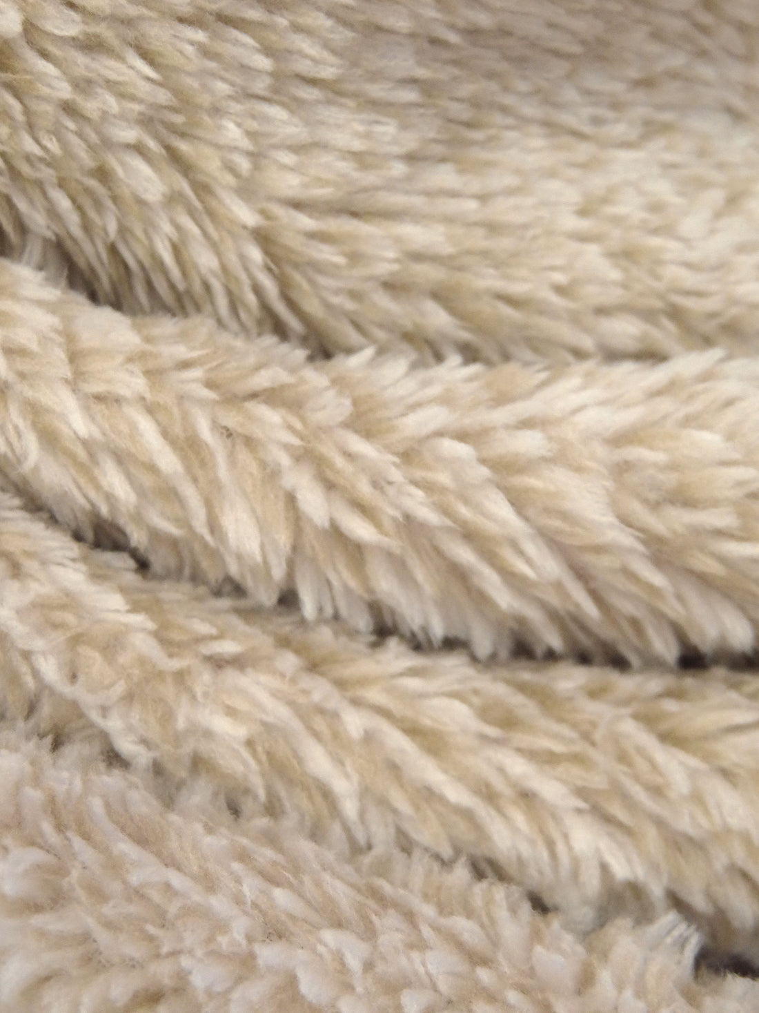 Oatmeal 100% Polyester Heathered Furry Fleece 57W
