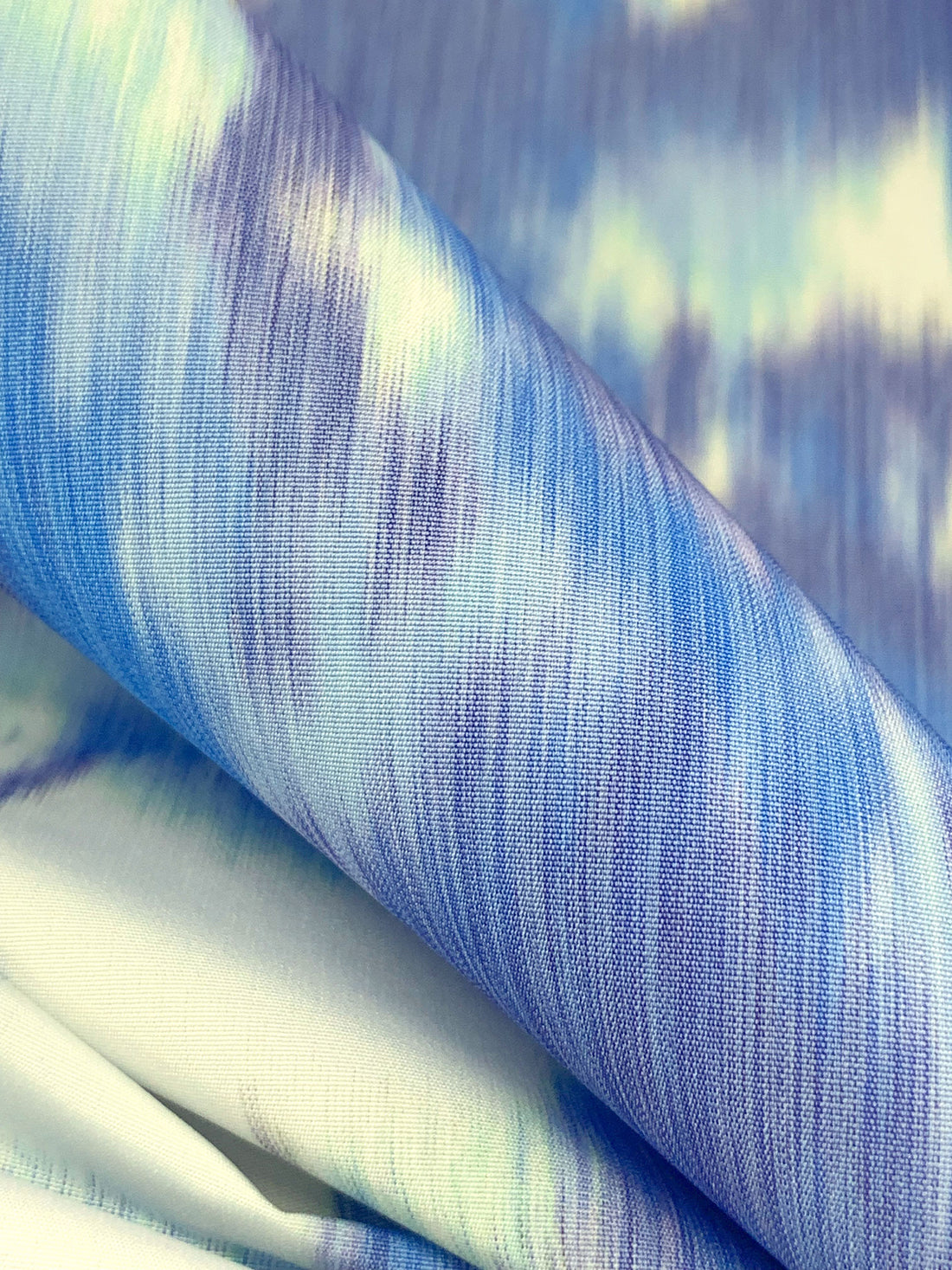 Cool Blue/Off-White 100% Polyester Large Blurred Floral Print Taffeta - Imported From Italy By NY Designer - 59W