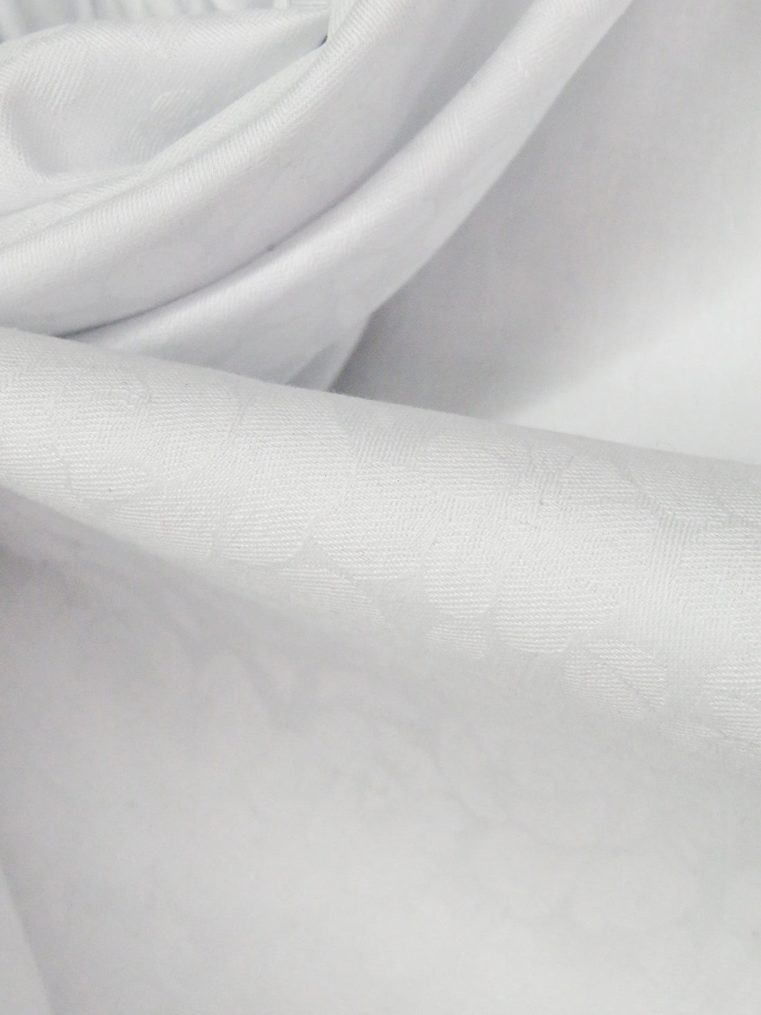 White 100% Cotton Floral Weave Jacquard Shirting 48W