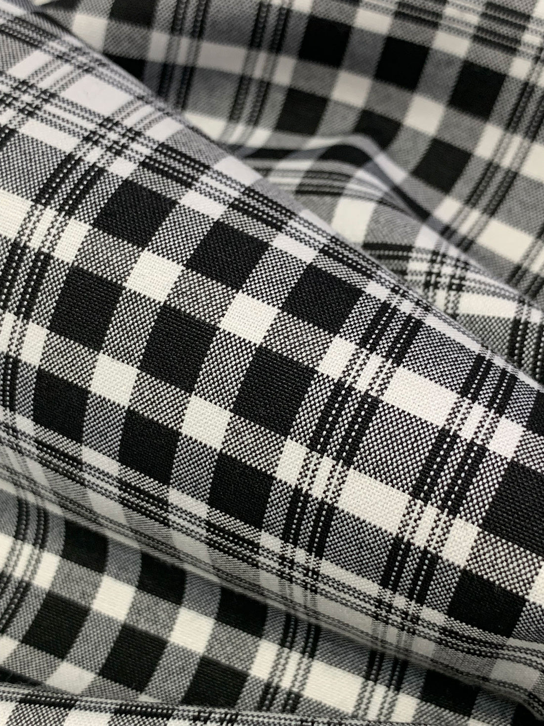 White/Black Polyester/Cotton/Lycra Yarn-Dyed Plaid Stretch Shirting 59W
