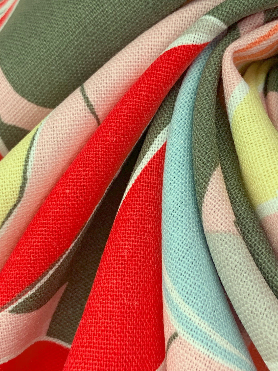 Rosebud Pink/Red/Crystal Blue/Multi Rayon/Linen Floral Print Mid-Weight Woven 53W