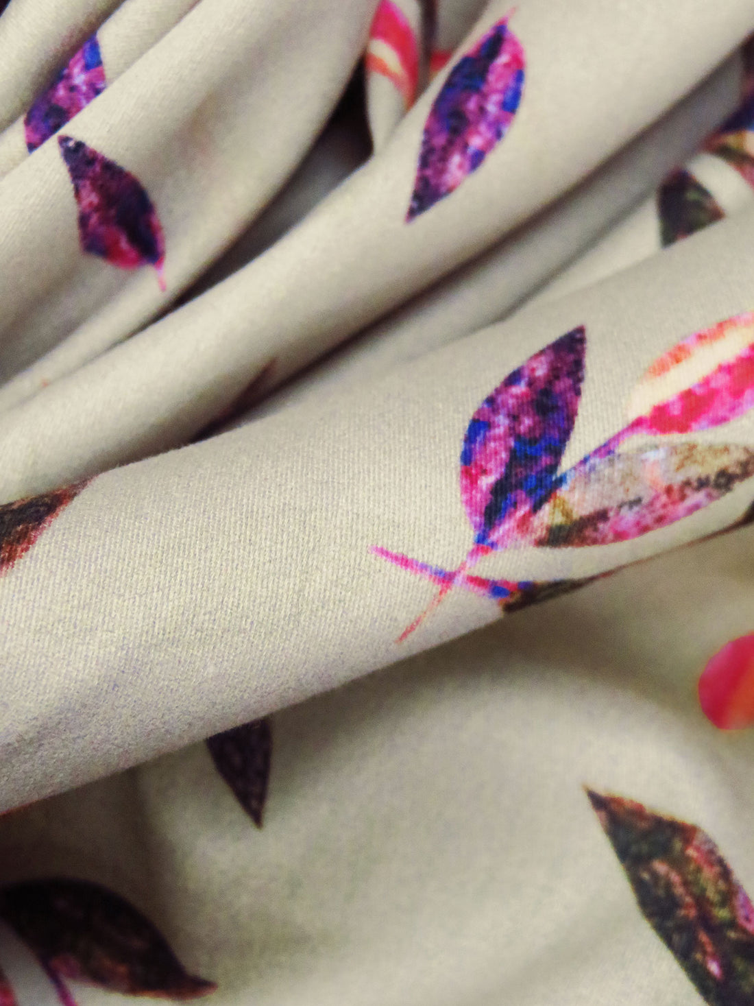 Stone Beige/Dark Lava/Raspberry/Multi 100% Cotton Leaf Print Sateen Shirting 58W