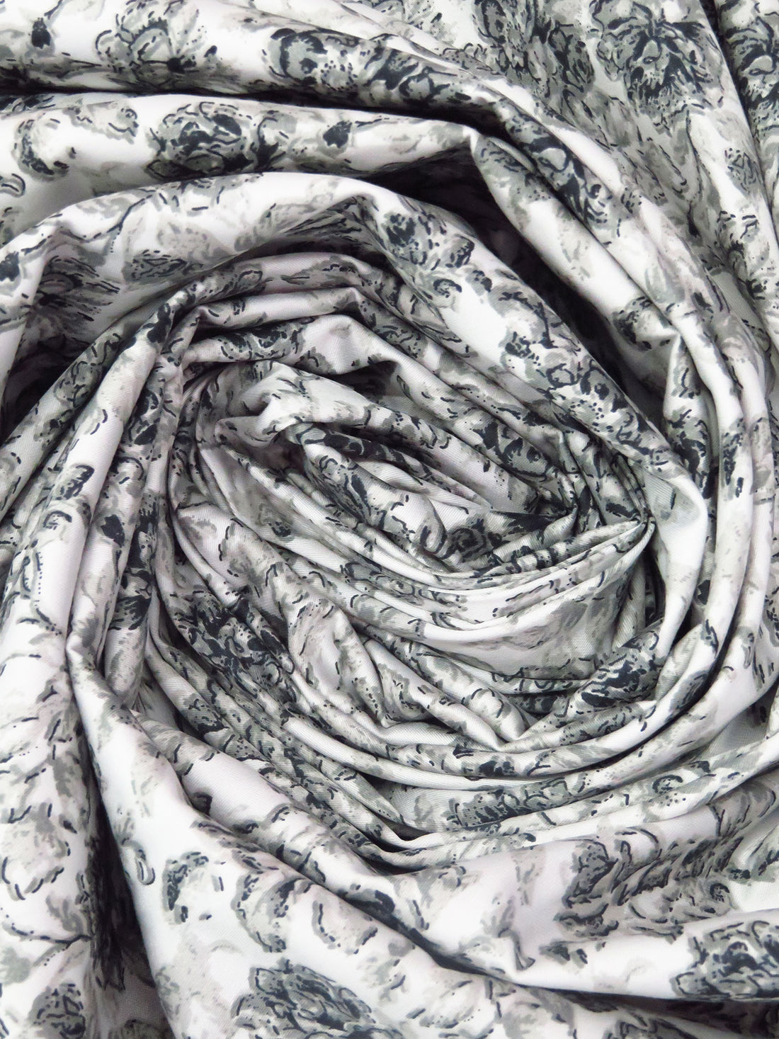 White/Foggy Gray/Matte Black 100% Cotton Floral Sateen Shirting 57W