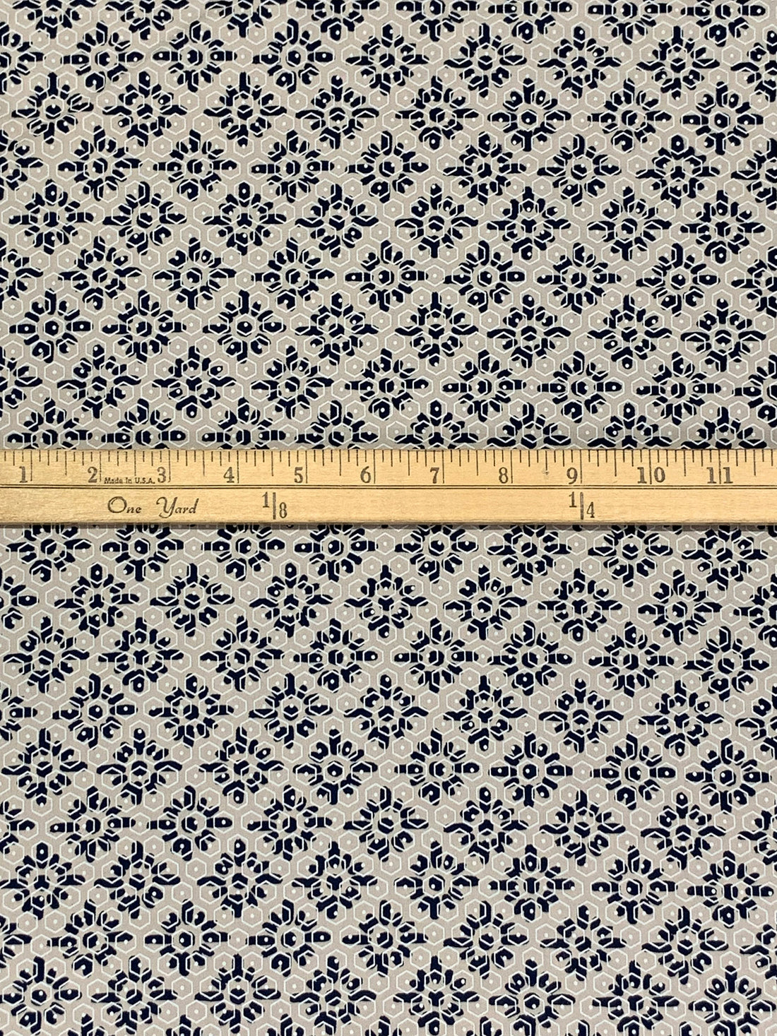 Pale Silver/Navy Blue/White 100% Cotton Overlapping Geometric Print Poplin Shirting 57W