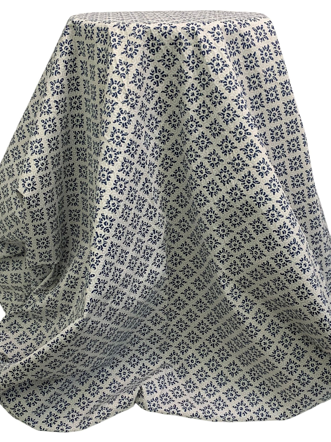 Pale Silver/Navy Blue/White 100% Cotton Overlapping Geometric Print Poplin Shirting 57W