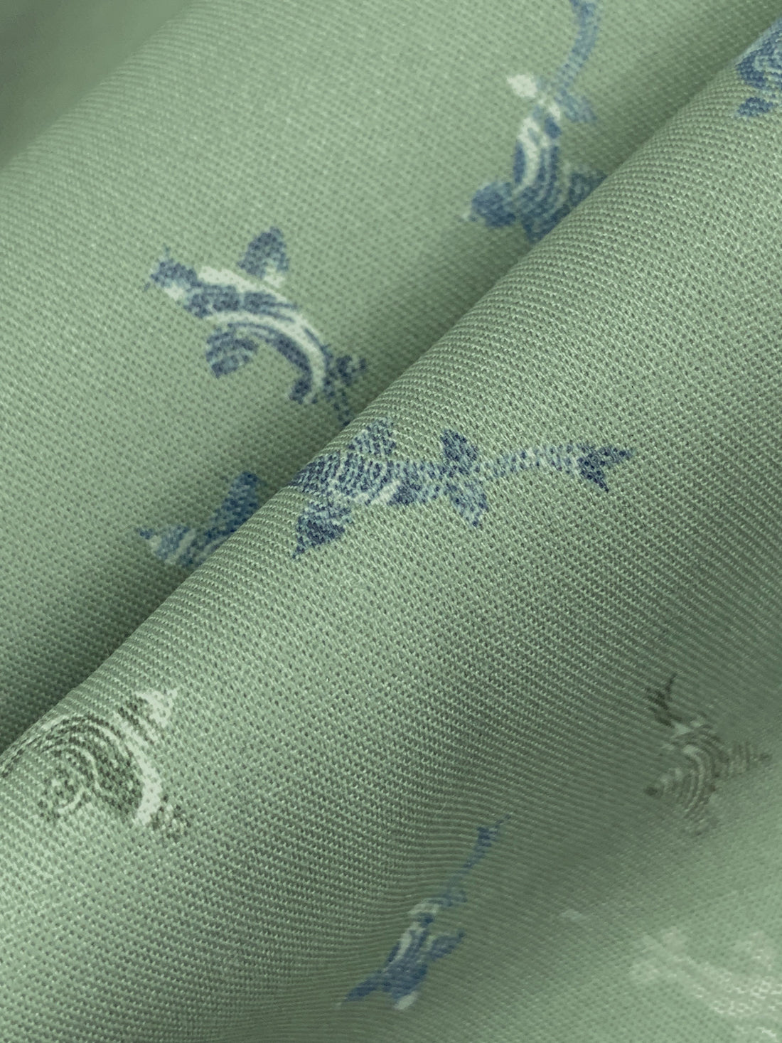 Laurel Green/Dark Electric Blue/White 100% Cotton Abstract Marine Life Print Lawn 57W