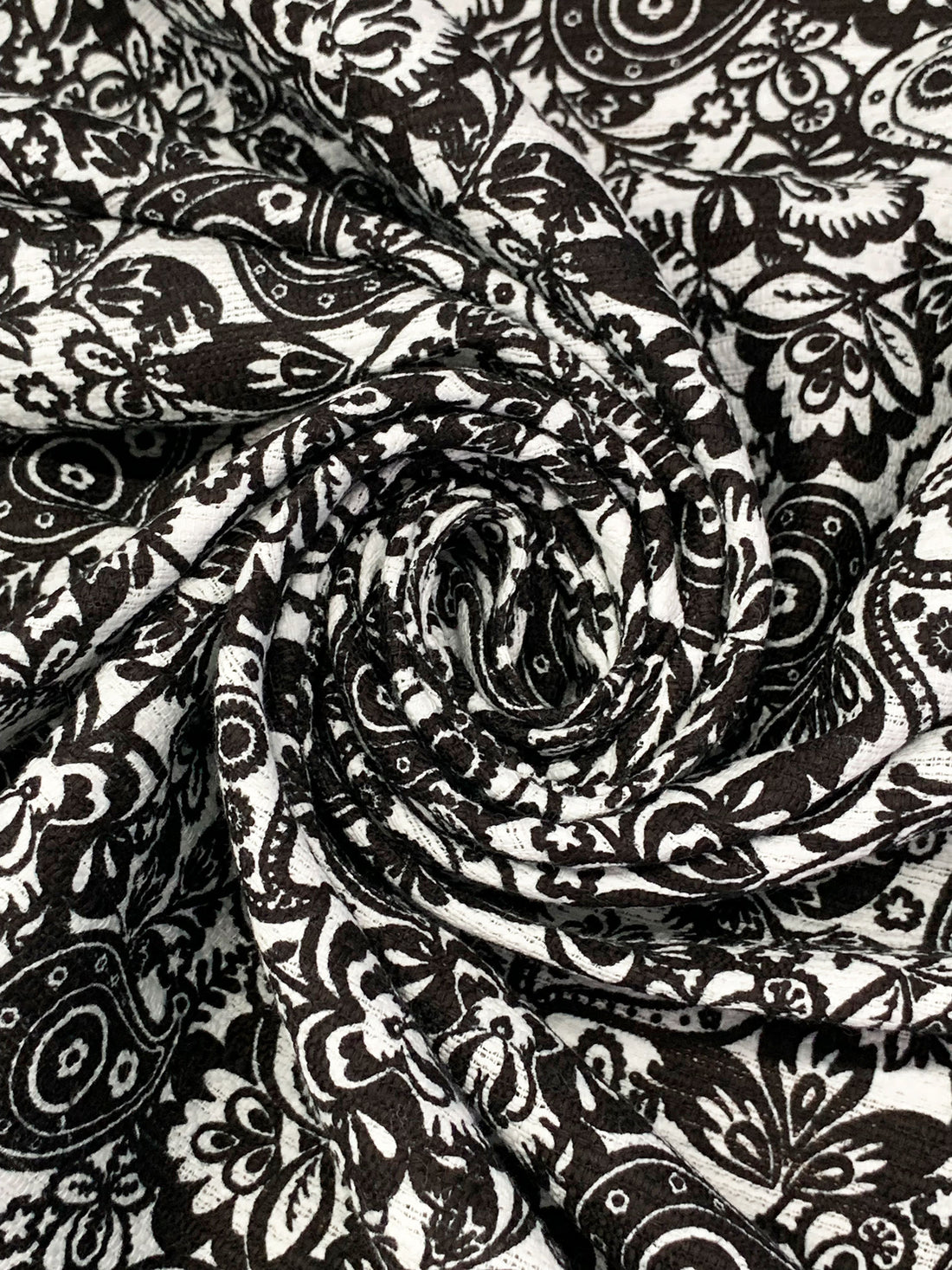 Black/White 100% Cotton Stylized Paisley Floral Print Boucle Suiting - Robert Kaufman - 55W