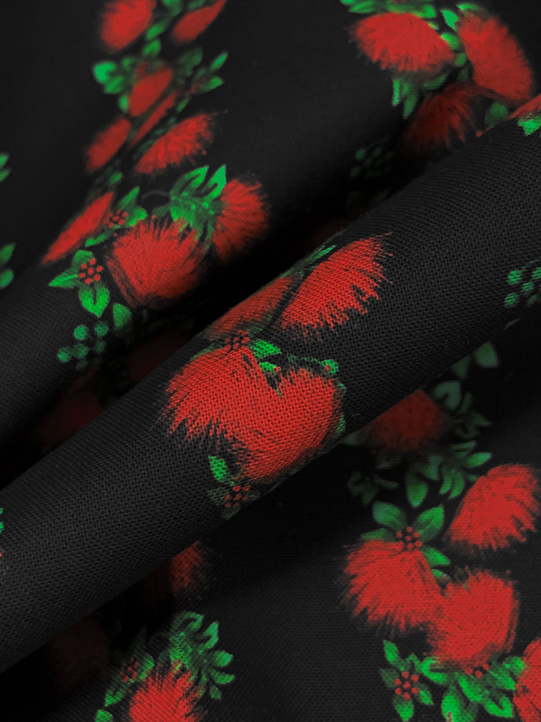 Auburn Red/Black 100% Cotton "Blossom" Print Tropical Gardens Aloha Iki - Robert Kaufman - 44W