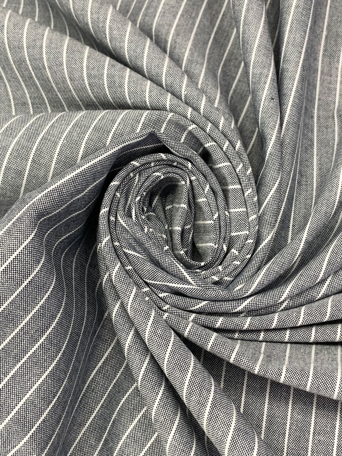 White/Indigo 100% Cotton Vertical Milano Stripe Chambray Shirting - Robert Kaufman - 58W