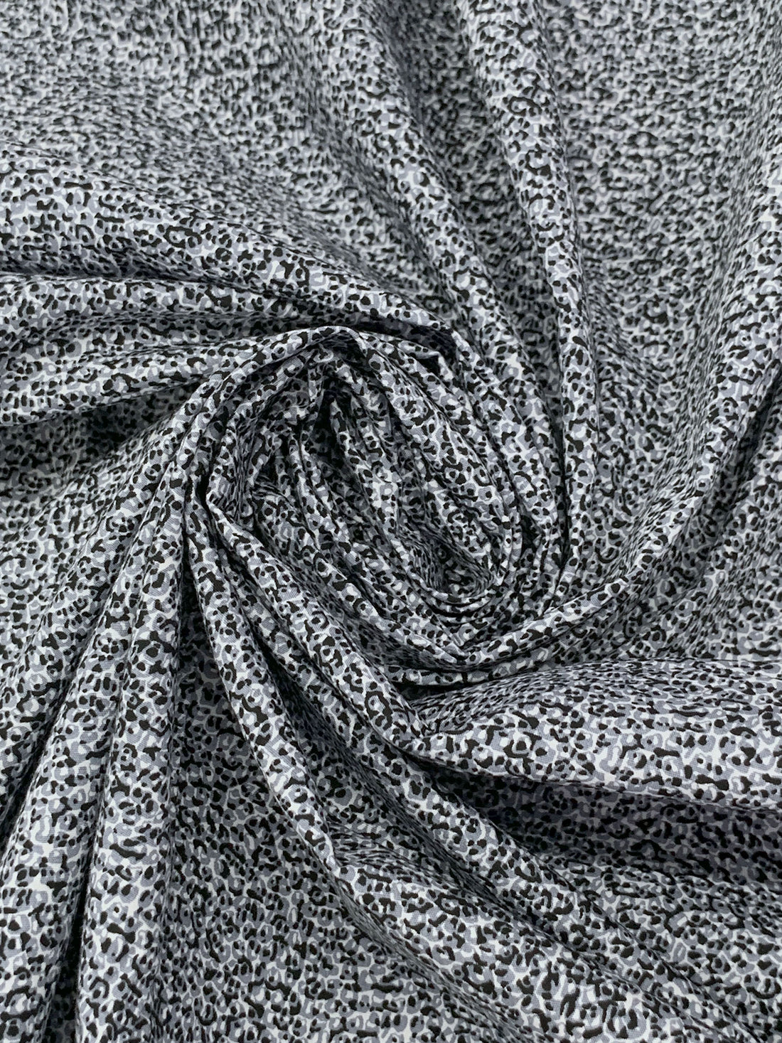 Cool Gray/Black/White 100% Cotton Micro Abstract Print Poplin Shirting - Robert Kaufman - 58W
