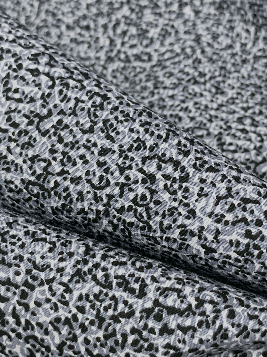 Cool Gray/Black/White 100% Cotton Micro Abstract Print Poplin Shirting - Robert Kaufman - 58W